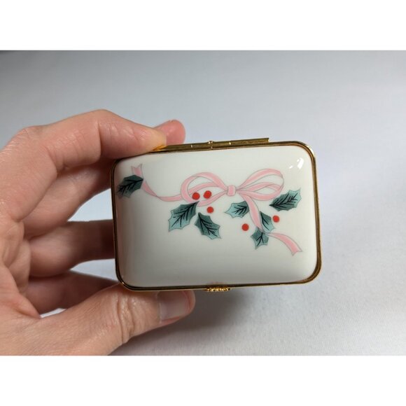 Vintage MIKASA Ribbon Holly porcelain trinket box, lidded jewelry storage box - Picture 3 of 9